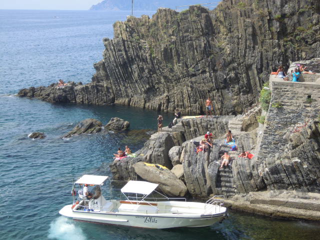 128_Riomaggiore_scogli_barca 128_Riomaggiore_scogli_barca