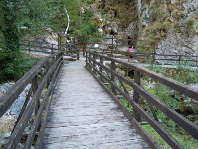20_Equi_palizzata_grotte