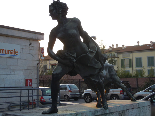 21_statua_mercato_sx