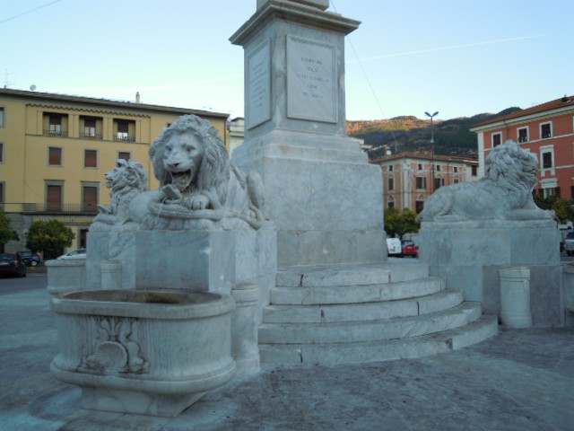 6_Monumento_Piazza_Aranci_(MS)